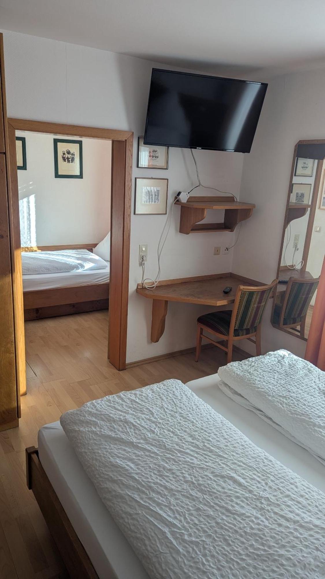 Gasthof Hotel Rose Obereisenheim Værelse billede
