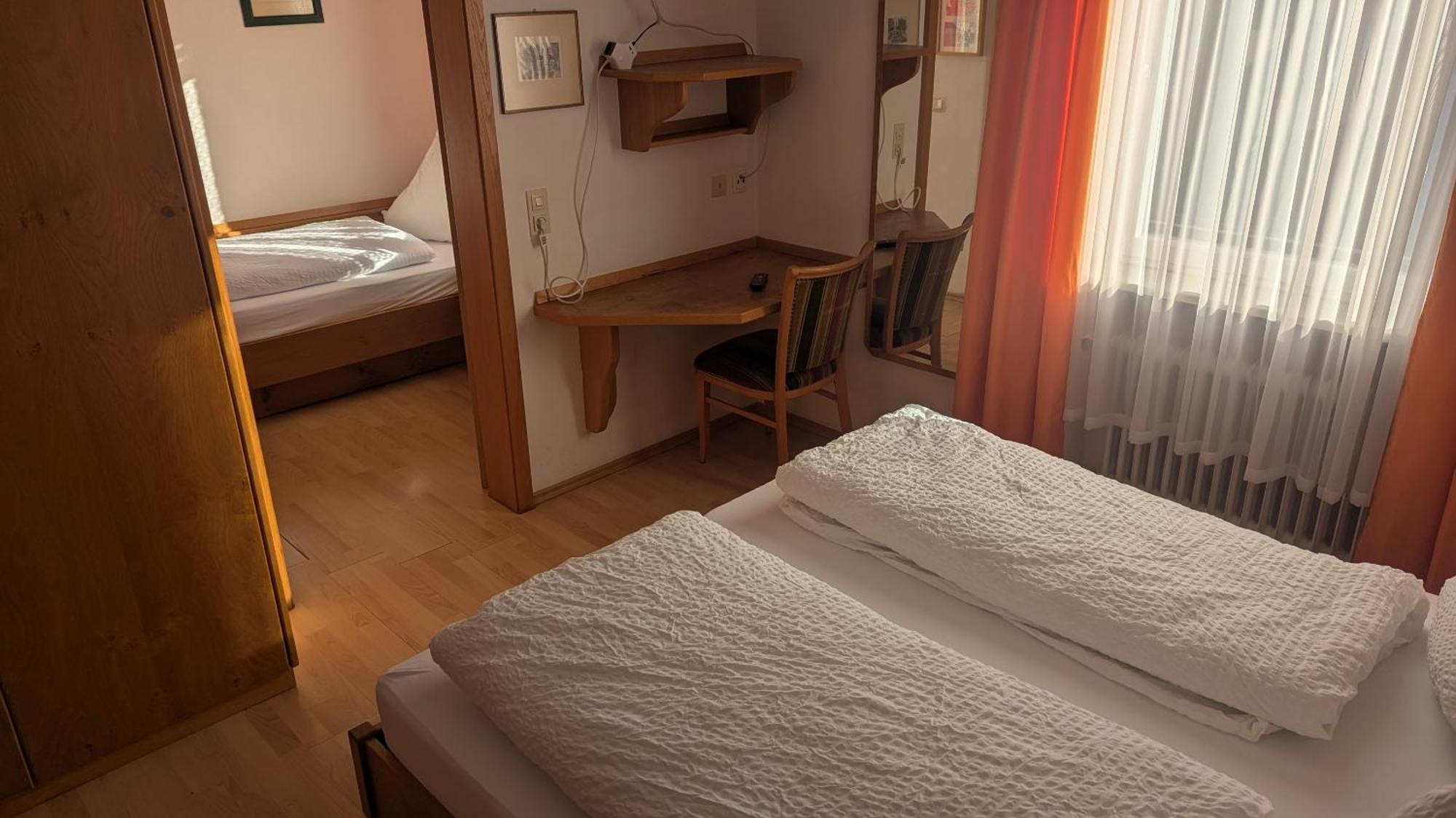 Gasthof Hotel Rose Obereisenheim Værelse billede