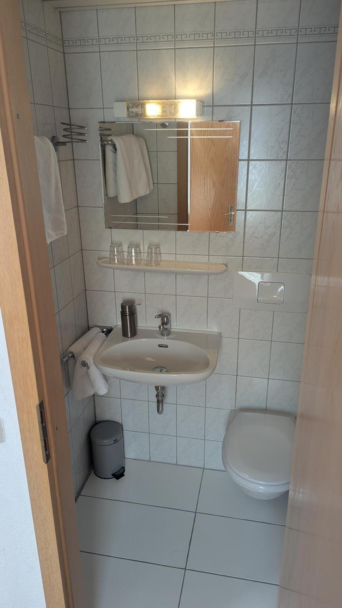Gasthof Hotel Rose Obereisenheim Værelse billede