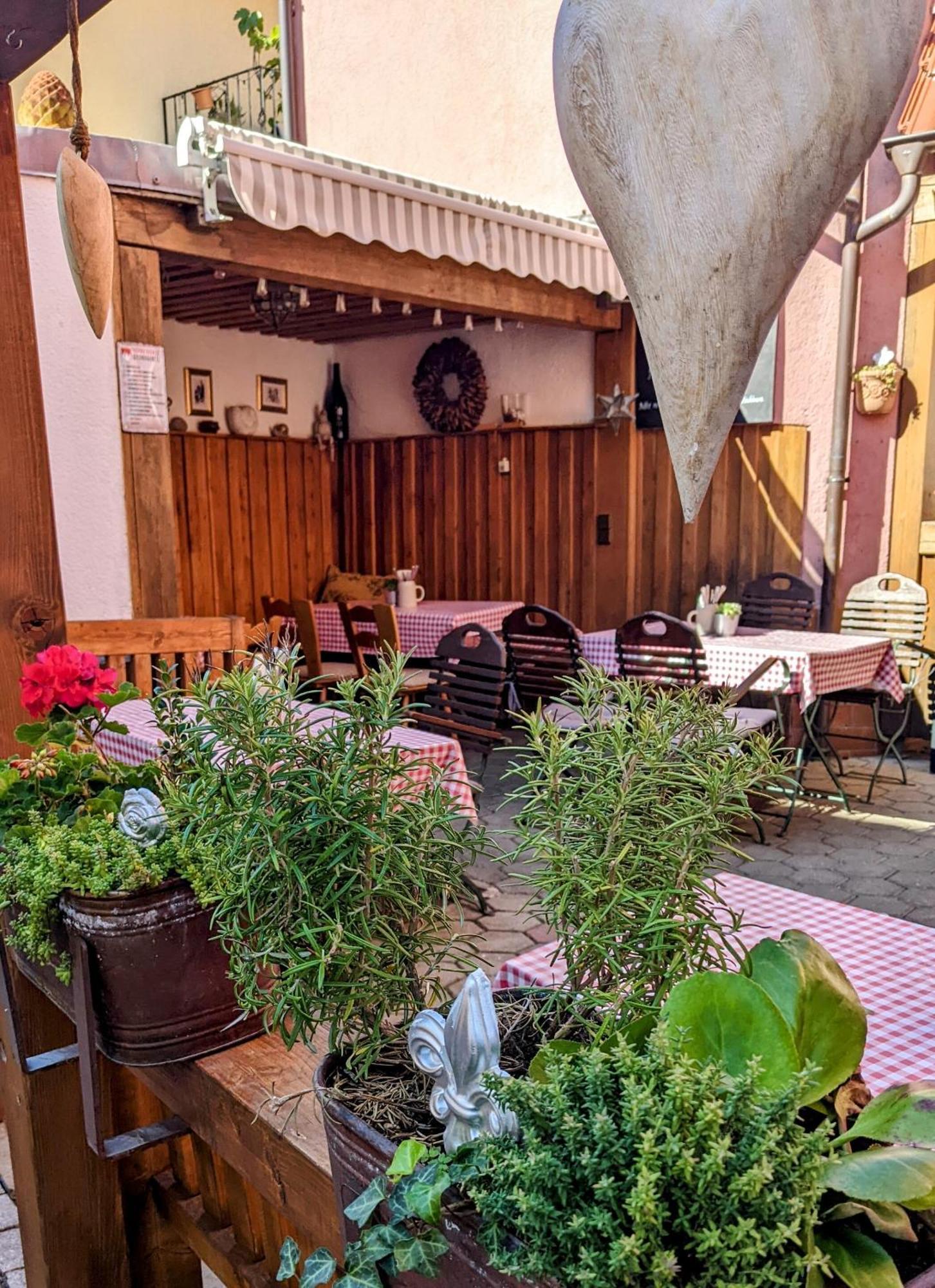 Gasthof Hotel Rose Obereisenheim Eksteriør billede