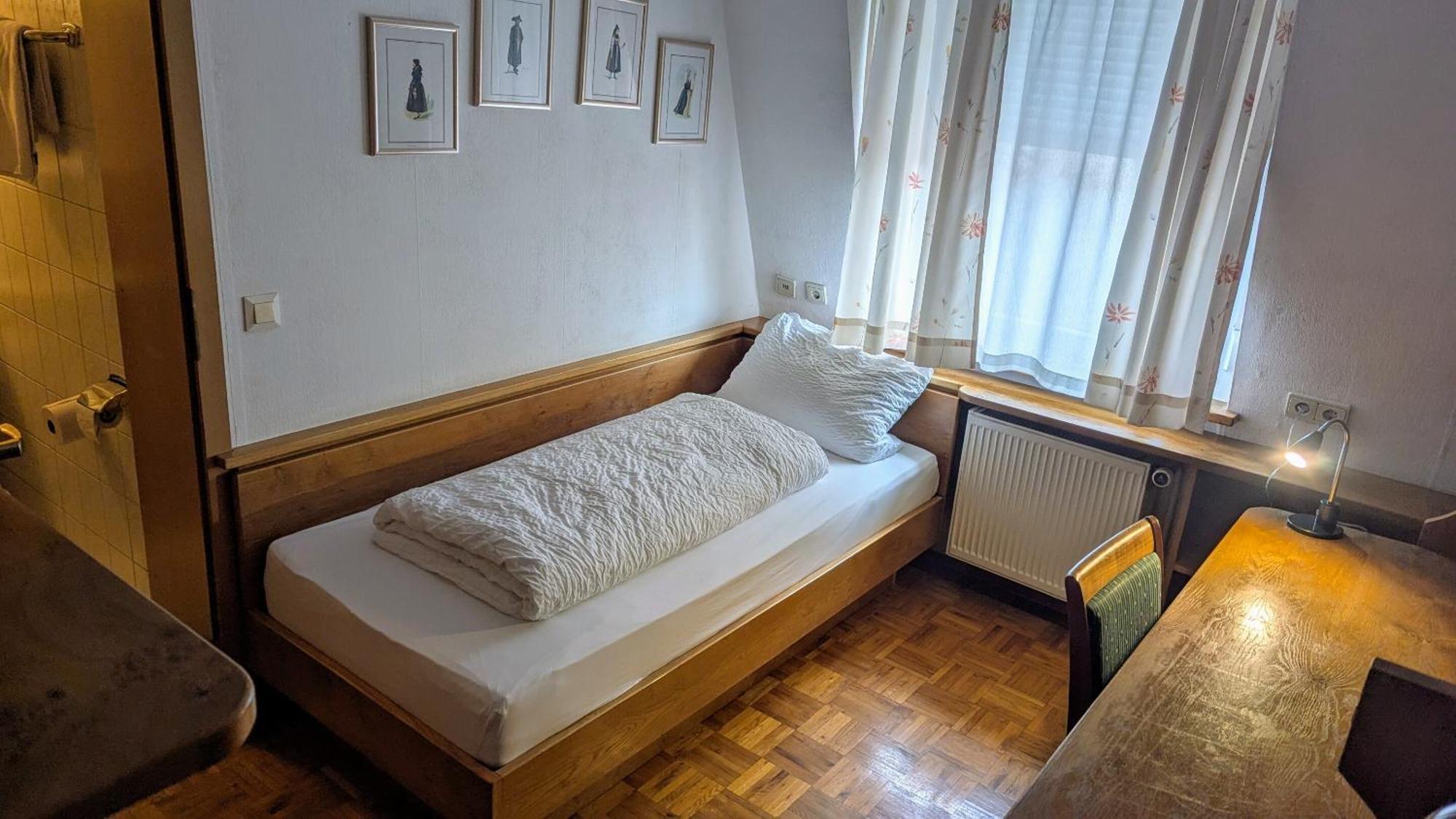 Gasthof Hotel Rose Obereisenheim Værelse billede